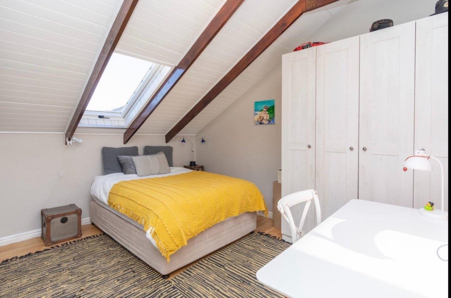 4 Bedroom Property for Sale in Vredehoek Western Cape